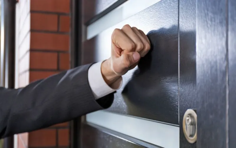 can a landlord show up unannounced illustration