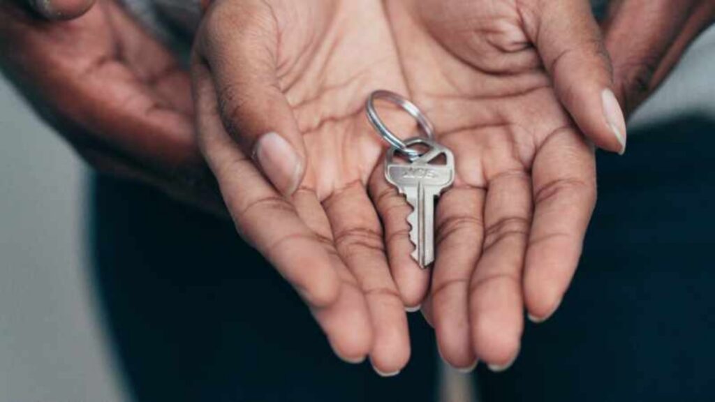 can my landlord enter my house when i'm not there illustration